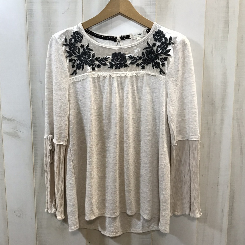 Altar'd State Cream Black Bell Sleeve Boho Top M - Picture 1 of 3